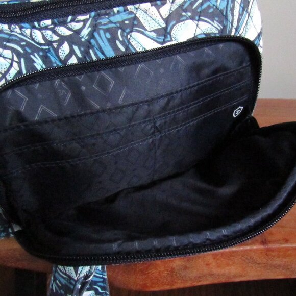 SUMMER PATTERN VERA BRADLEY-BLUE ISLAND-TURTLES-SHELLS-LOBSTER-LONG STRAP-MINT - Picture 7 of 12